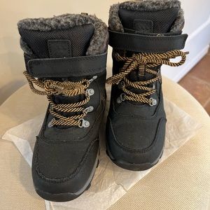 Boys snow / hiking boots